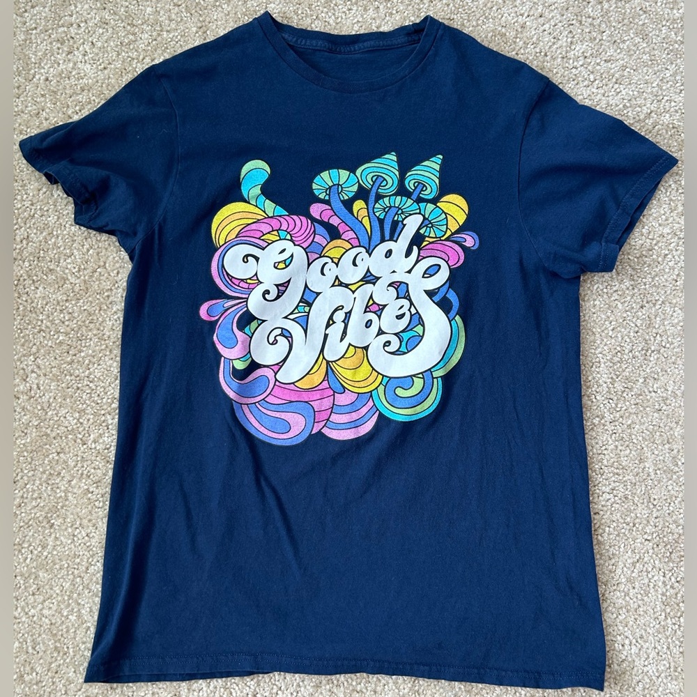 Graphic design T-shirt women’s small/medium